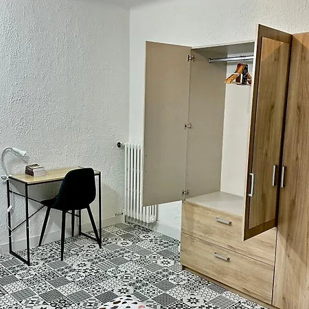 Le Bord De La Loire - Avec Salle De Bains Commune Appartamento
