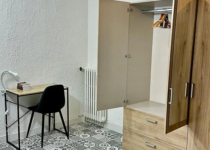 Le Bord De La Loire - Avec Salle De Bains Commune Lägenhet