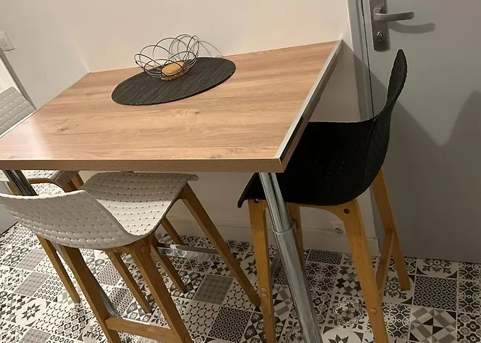 Le Bord De La Loire - Avec Salle De Bains Commune